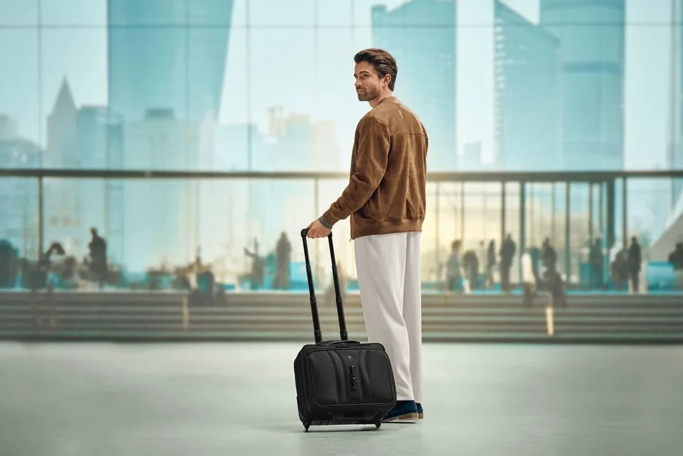 Wenger Legacy Black Series Maletín, maletín con Ruedas para portátil, Trolley, Notebook hasta 15,6", 29 l, Oficina, Negocios, Universidad Escuela, Negro, 653631