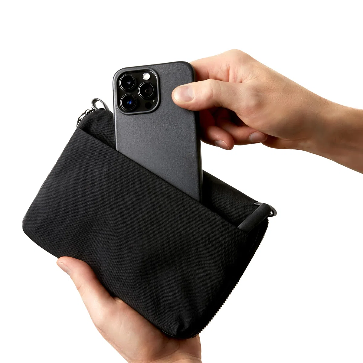 Bellroy Wonder Kit (Bolso Estuche Organizador de Accesorios y de Viaje con organización Interna para Cables, Cargadores, Cuadernos, botiquines médicos y más) - Raven