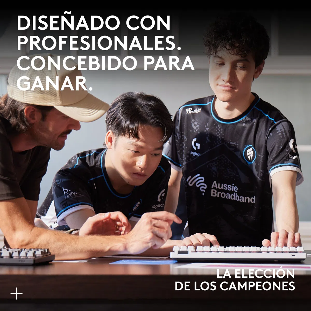 Logitech G PRO X SUPERLIGHT 2, Ratón inalámbrico para gamingratón Pro-Grade de 60 g con 5 botones programables,Europa del Este Envases,44 000 DPI,velocidad de respuesta de 8 kHz,USB-C, PC/Mac - Blanco