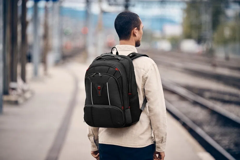 Wenger Carbon Pro Mochila para portátil con compartimento para tableta, portátil de hasta 17 ", compartimento para tableta, 33 l, mujer hombre, oficina viajes negocios universidad, negro, 653129