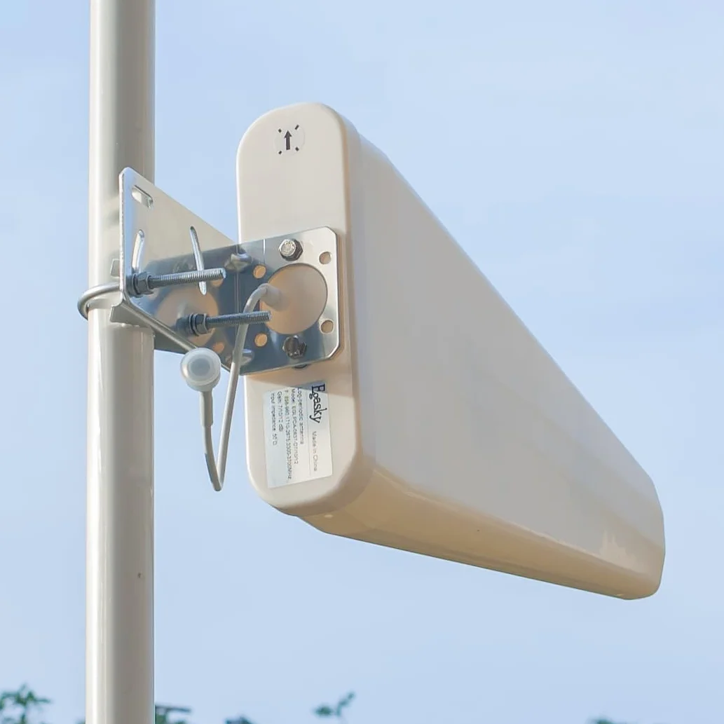 Antena FWA 5G 4G Direccional Exterior 12dBi | Compatible con Vodafone, Digi y Movistar | para Router Fijo o Zona sin Cobertura | 700 MHz - 3700 MHz | 5m Cables SMA/RP-SMA/TS9