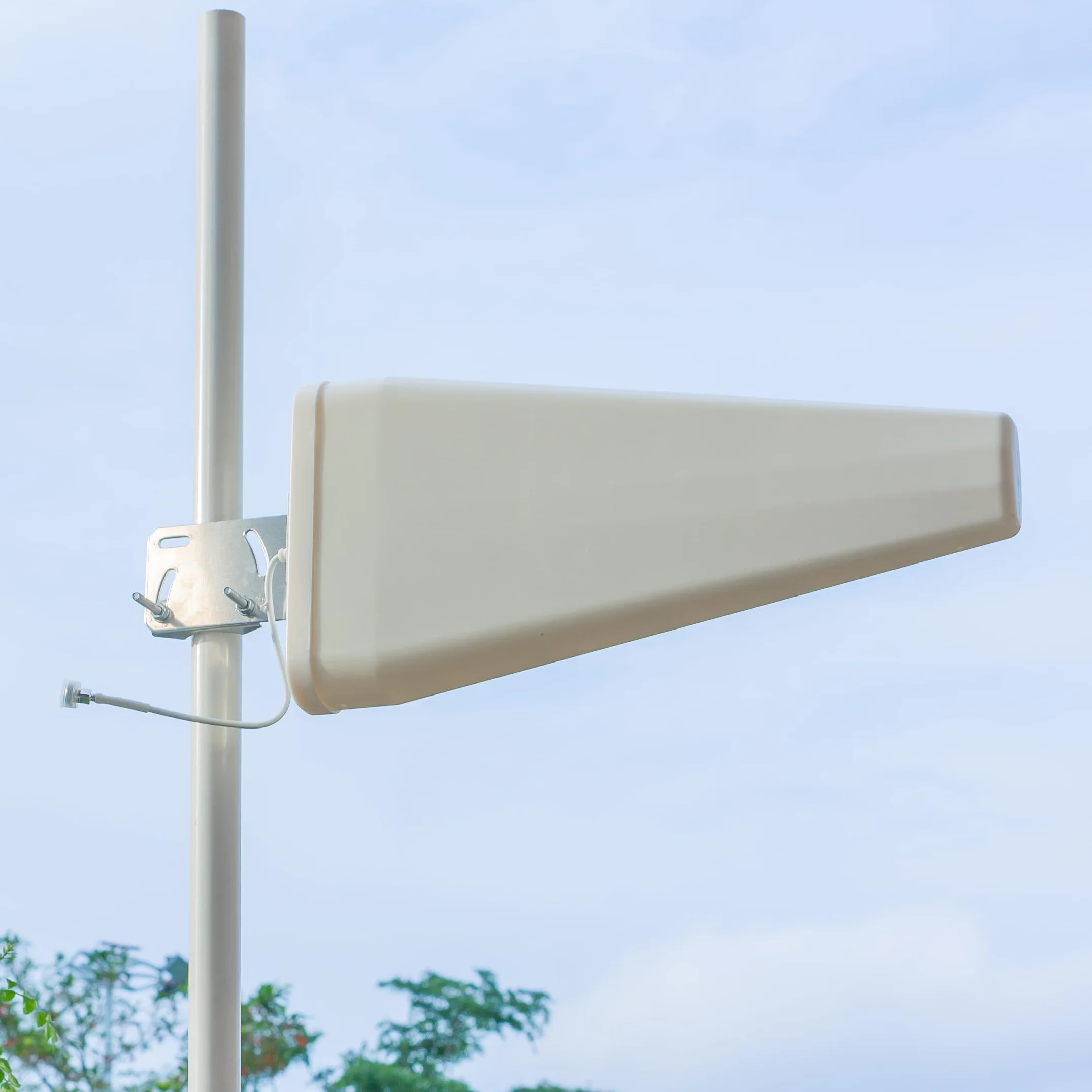 Antena FWA 5G 4G Direccional Exterior 12dBi | Compatible con Vodafone, Digi y Movistar | para Router Fijo o Zona sin Cobertura | 700 MHz - 3700 MHz | 5m Cables SMA/RP-SMA/TS9